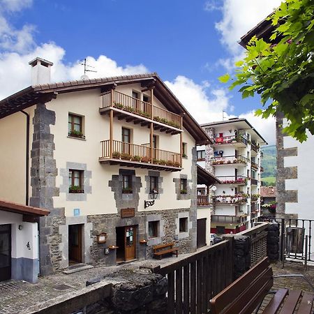 Hostal Musunzar Leitza  Ngoại thất bức ảnh
