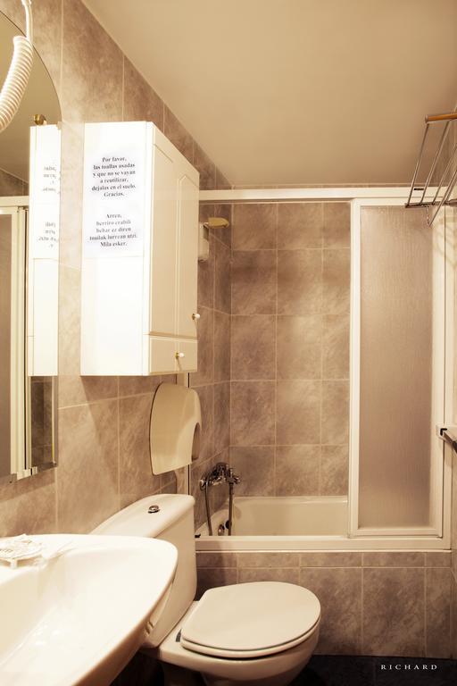 Hostal Musunzar Leitza  Ngoại thất bức ảnh