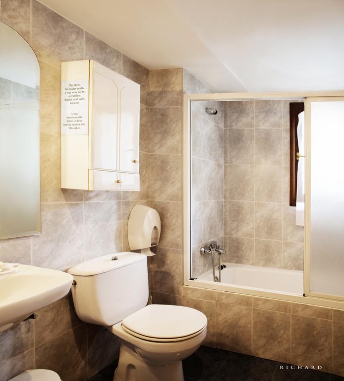 Hostal Musunzar Leitza  Ngoại thất bức ảnh
